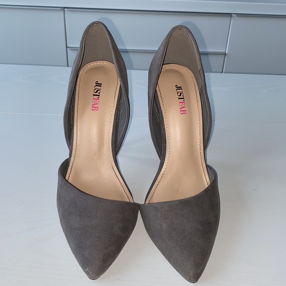 Eada Heel Pump in Olive - Picture 7 of 10